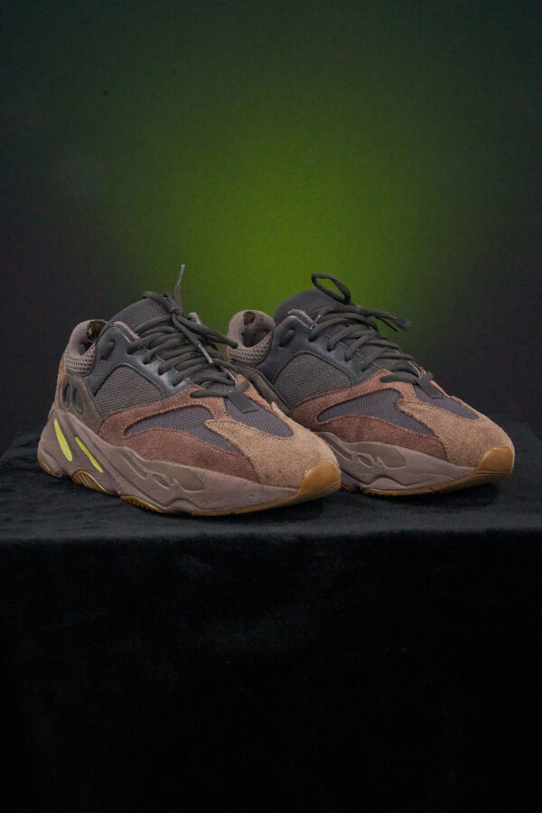 Yeezy 700 (US 11) - Image 6