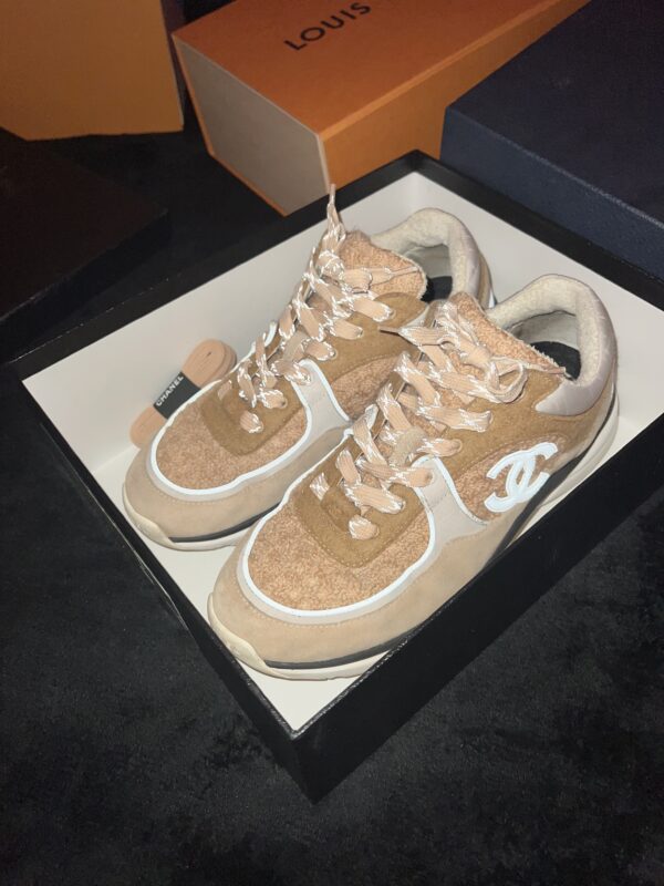 Chanel Trainer (US 9) - Image 13