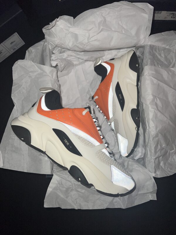 Christian Dior B22 (US 7)