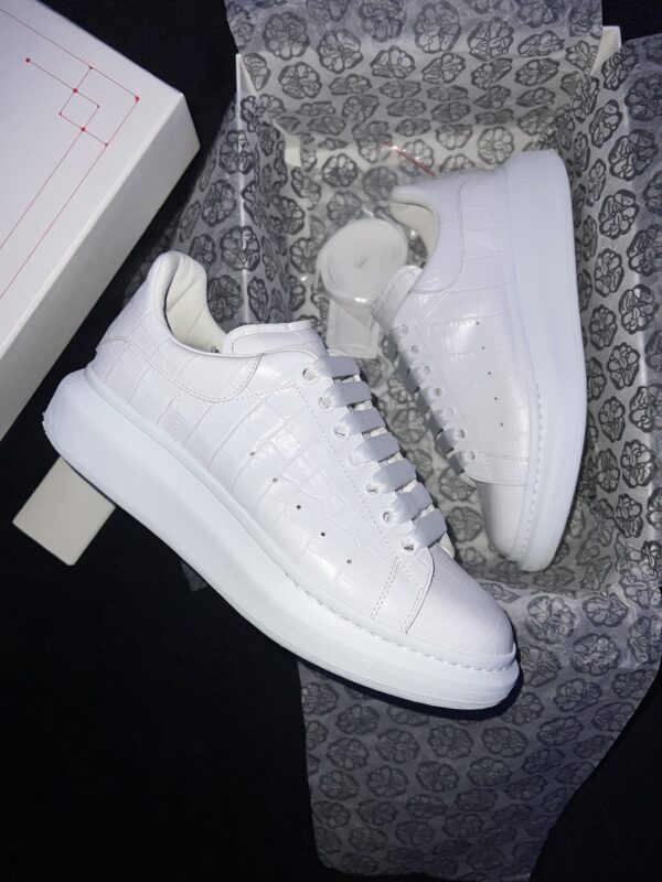 Alexander McQueen Oversized (US 9.5)