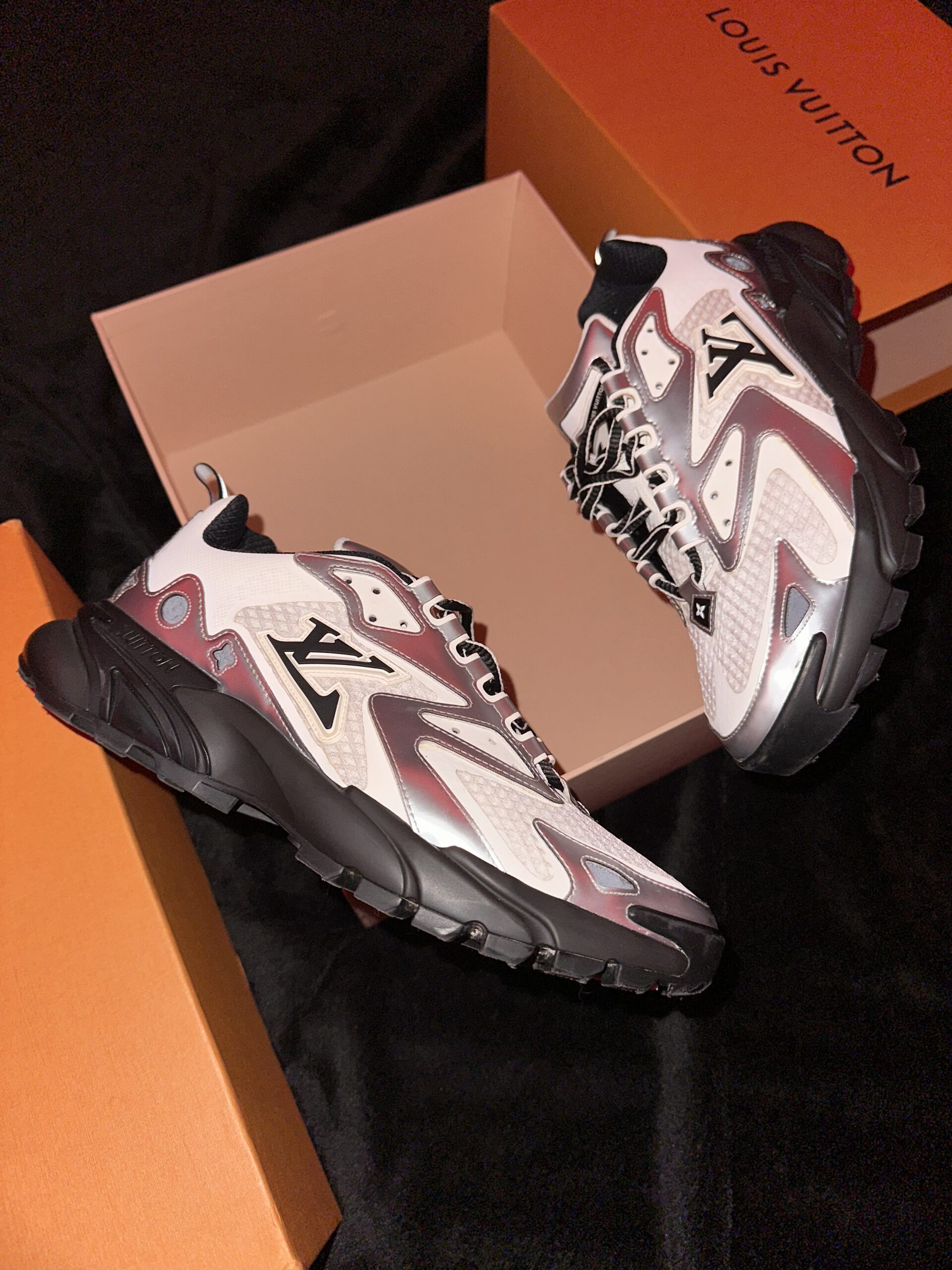 Louis Vuitton Tatic (US 8.5) - Image 3