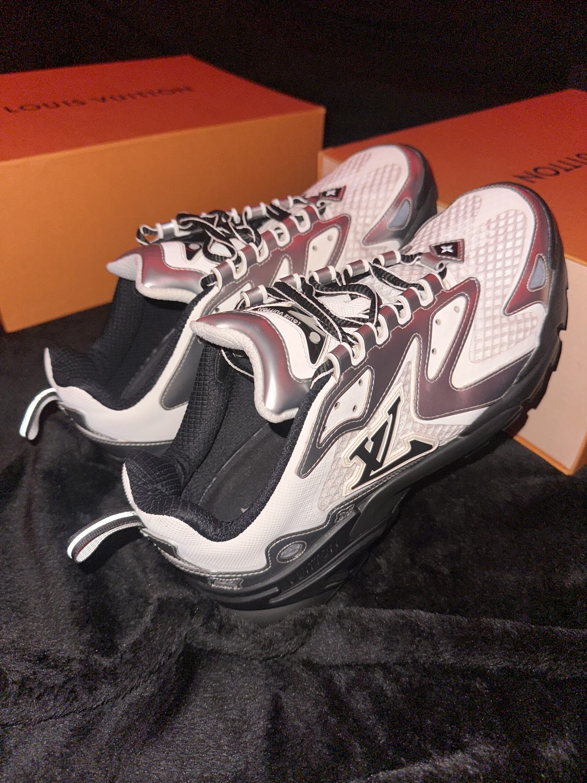 Louis Vuitton Tatic (US 8.5) - Image 7