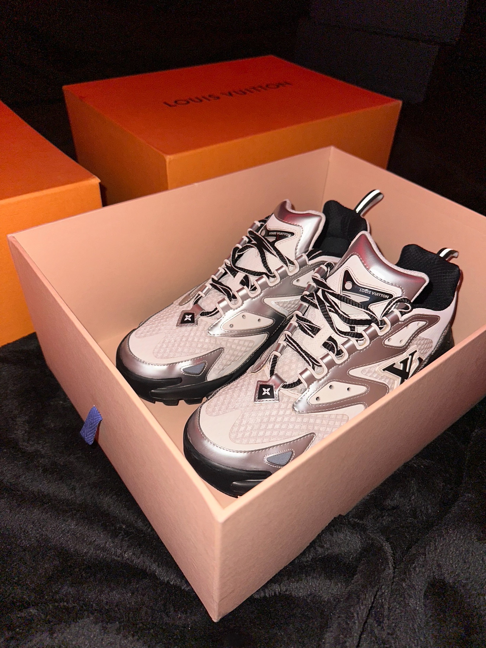 Louis Vuitton Tatic (US 8.5) - Image 10