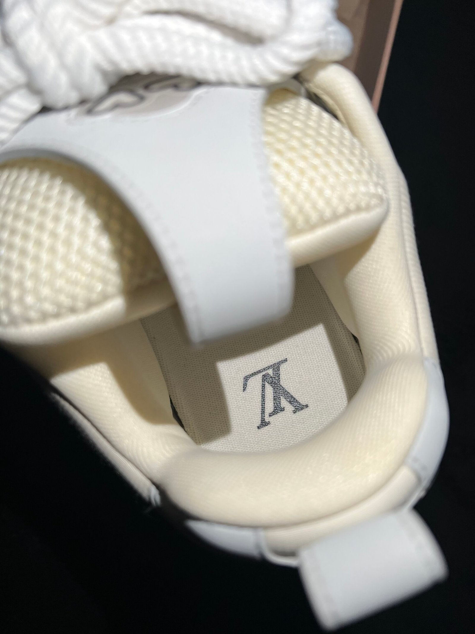 Louis Vuitton Skate (US 9) - Image 17